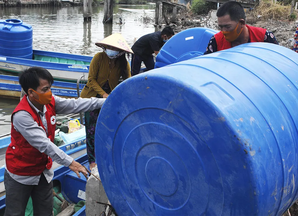 Ấm lòng người dân vùng hạn mặn ảnh 1