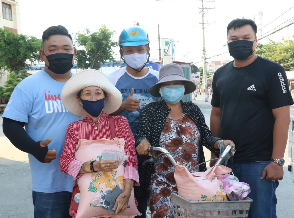 Nhiều địa phương hỗ trợ người bán vé số ảnh 4