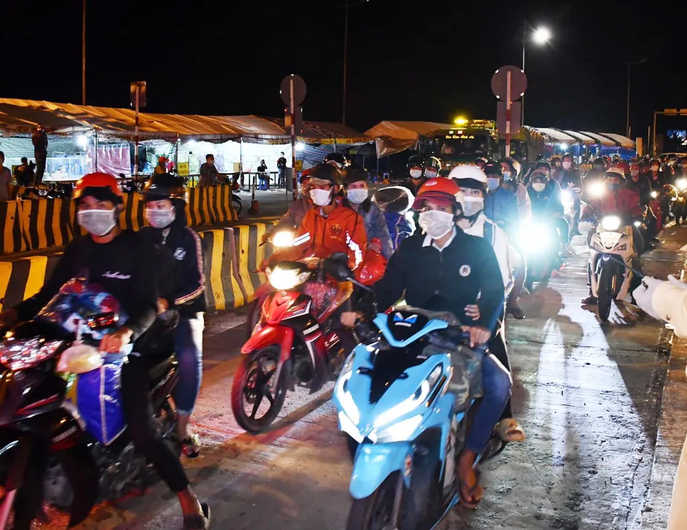 Nhiều tỉnh ĐBSCL đề xuất ngừng tiếp nhận người dân trở về ảnh 7