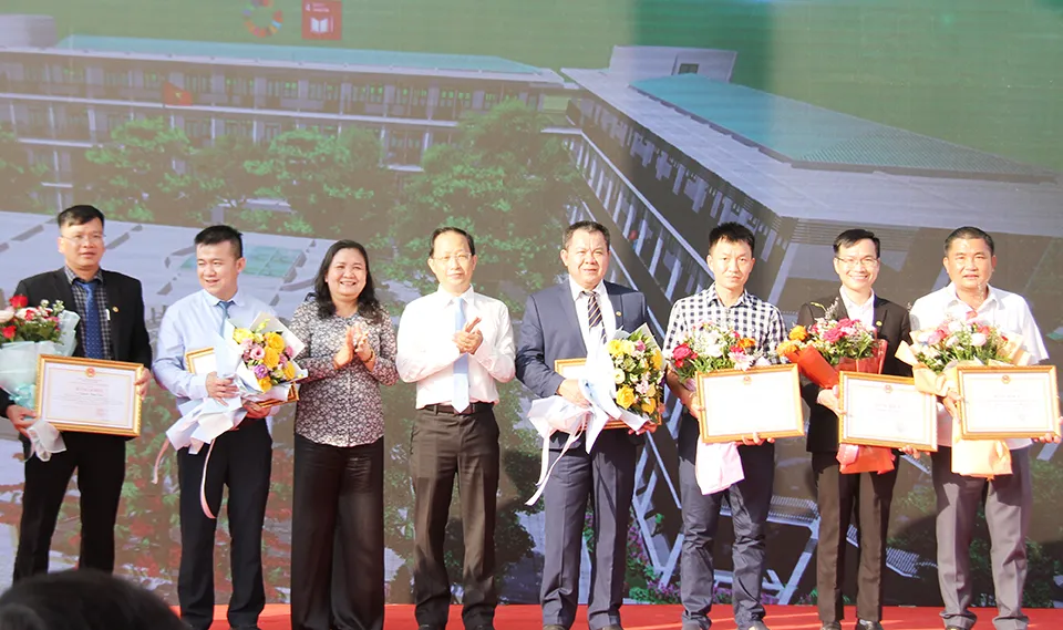 Bàn giao Trường THCS Châu Hòa quy mô hơn​ 9.000m² ảnh 2