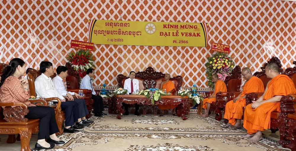 Đồng chí Trần Thanh Mẫn chúc mừng lễ Phật đản tại Cần Thơ, Sóc Trăng ảnh 2