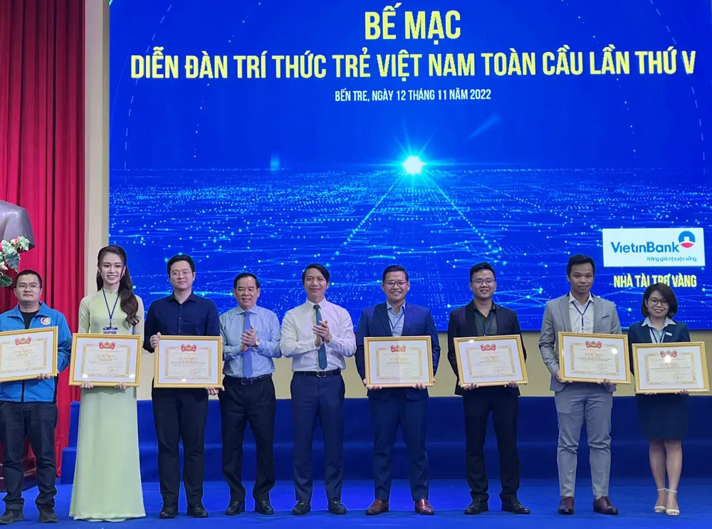 Trí thức trẻ Việt Nam khát khao cống hiến cho quê hương ảnh 1