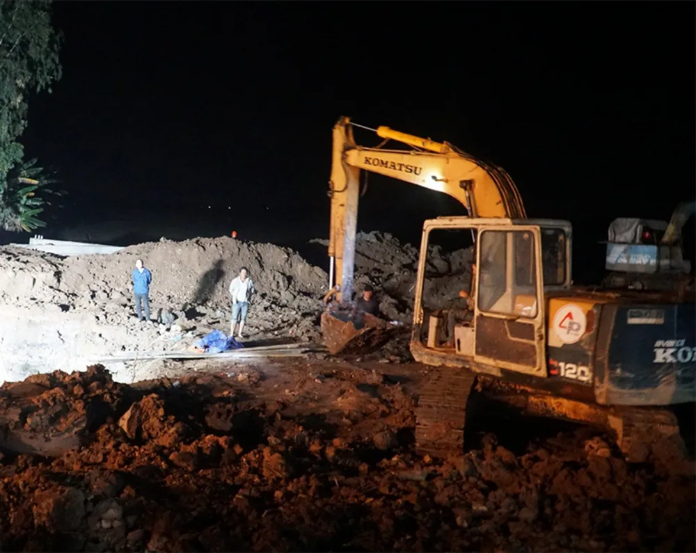 Đến tối, lực lượng chức năng vẫn đang tiếp tục tìm kiếm cháu N.