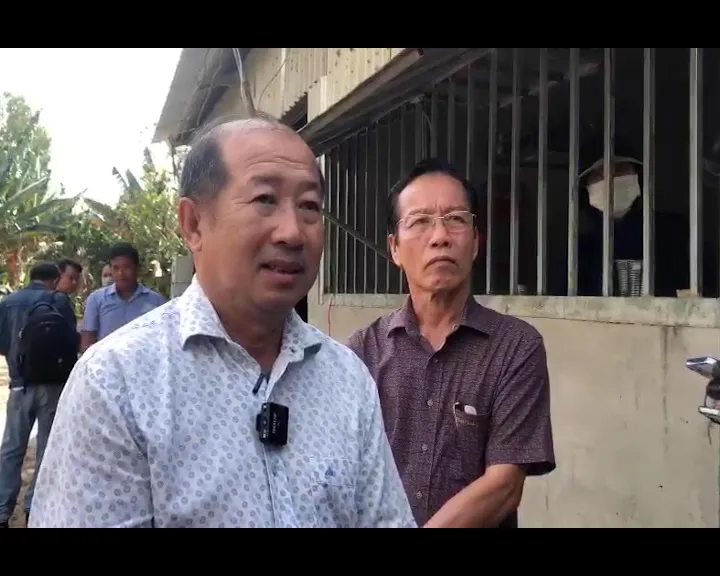 Ông Đoàn Tấn Bửu thông tin với báo chí