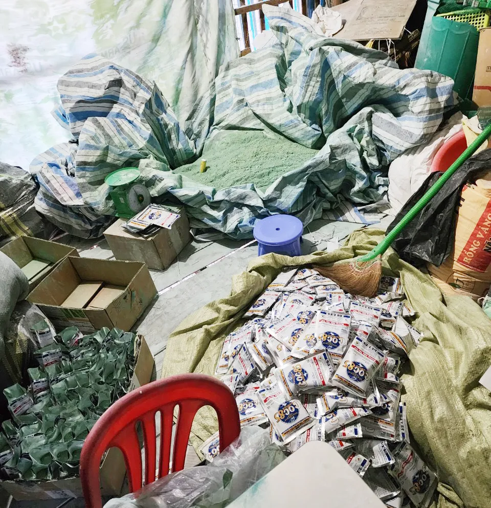 Tang vật đang pha trộn tại nhà ông Nhà. Ảnh: CTV