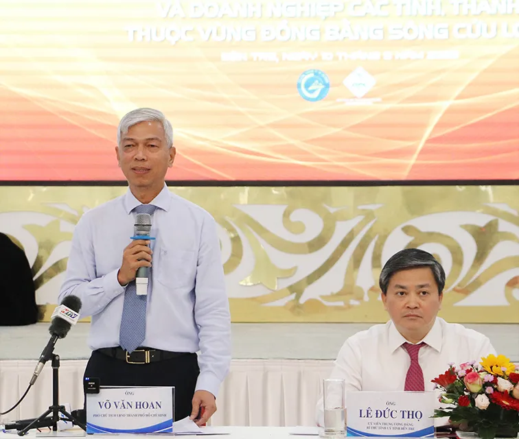 Phó Chủ tịch UBND TPHCM Võ Văn Hoan phát biểu tại hội nghị. Ảnh: TÍN HUY