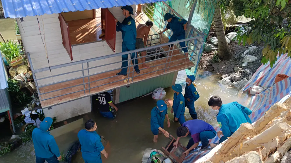 Đối với khu vực sạt lở ảnh hưởng đến 11 hộ dân, chính quyền địa phương đã hoàn tất khâu tháo dở, hỗ trợ bà con di dời. Ảnh: LONG HẬU