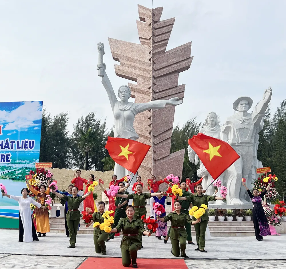 Các tiết mục văn nghệ trong buổi lễ khánh thành