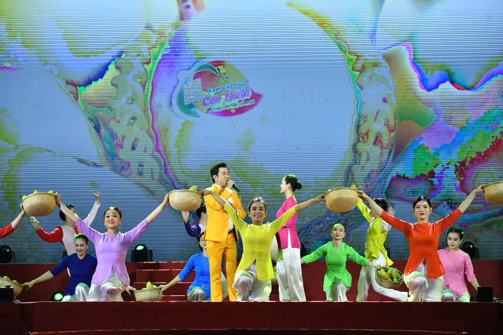 Tiết mục văn nghệ tại lễ khai mạc Tiết mục văn nghệ tại lễ khai mạc