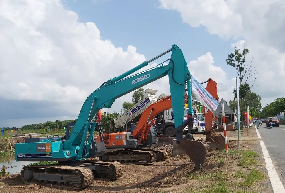 Sau lễ khởi công, các đơn vị thi công khẩn trương thực hiện để dự án hoàn thành đúng tiến độ đề ra
