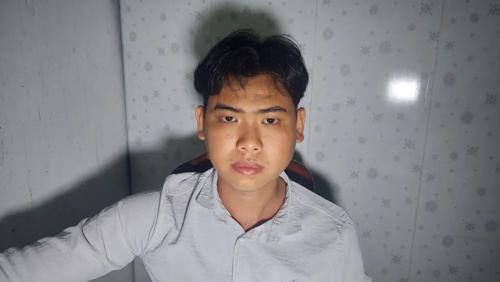 Hai đối tượng tại cơ quan công an. Ảnh: PHƯỚC THANH