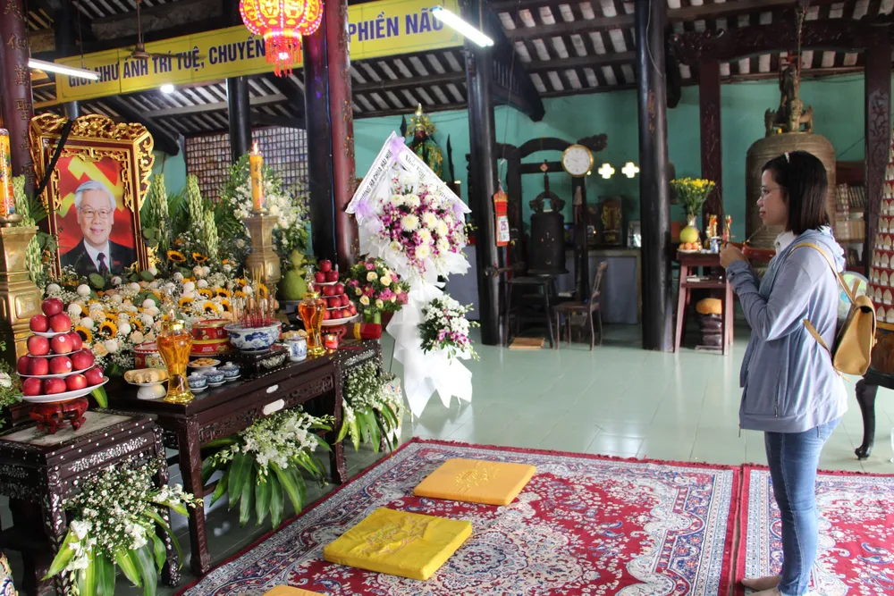 nguoi dan thap huong 1.jpg