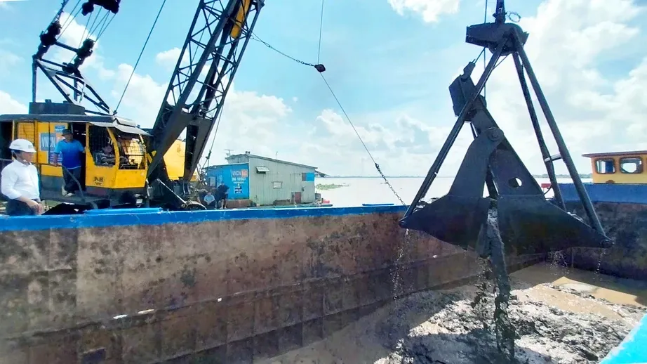 UBND tỉnh Đồng Tháp phê duyệt mỏ cát nằm trên sông Tiền, thuộc thị trấn Thường Thới Tiền và xã Long Khánh A (huyện Hồng Ngự, tỉnh Đồng Tháp)