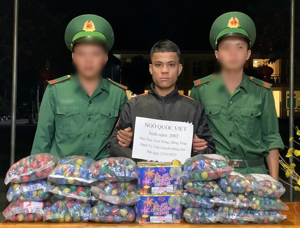 PHÁO LÂỤ BIÊN GIỚI.jpg