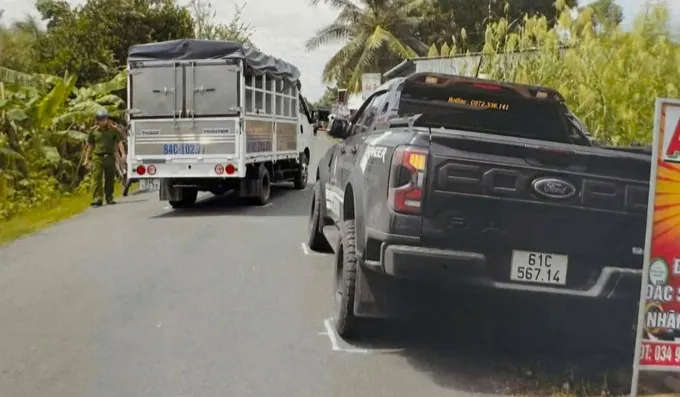 Hiện trường vụ tai nạn tại Vĩnh Long. Ảnh: CA