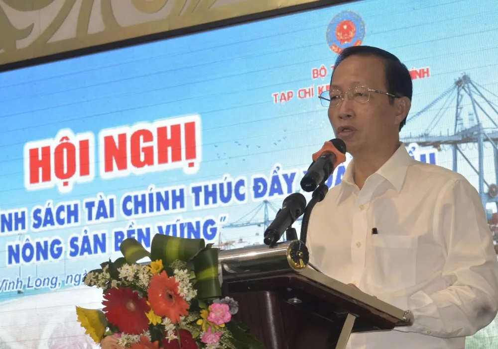 Phó Chủ tịch UBND tỉnh Vĩnh Long Nguyễn Trúc Sơn, phát biểu tại hội nghị. Ảnh: TÍN HUY