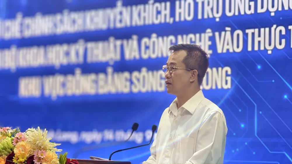 Phó Cục trưởng Cục Đổi mới sáng tạo Chu Thúc Đạt phát biểu tại hội thảo. Ảnh: TÍN HUY