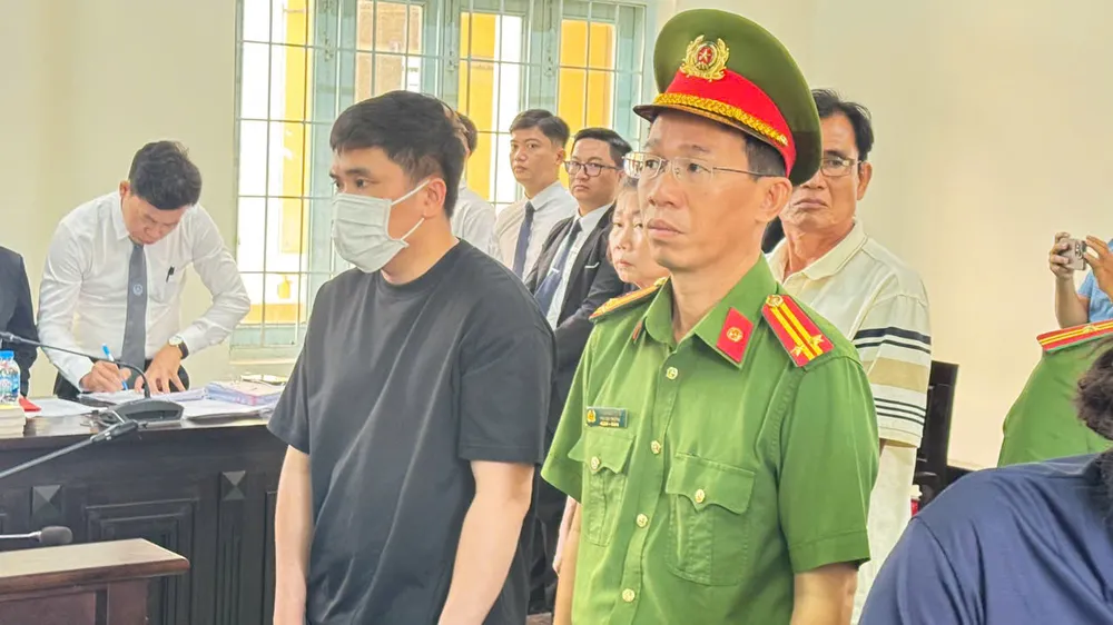 bị cáo trung.jpg