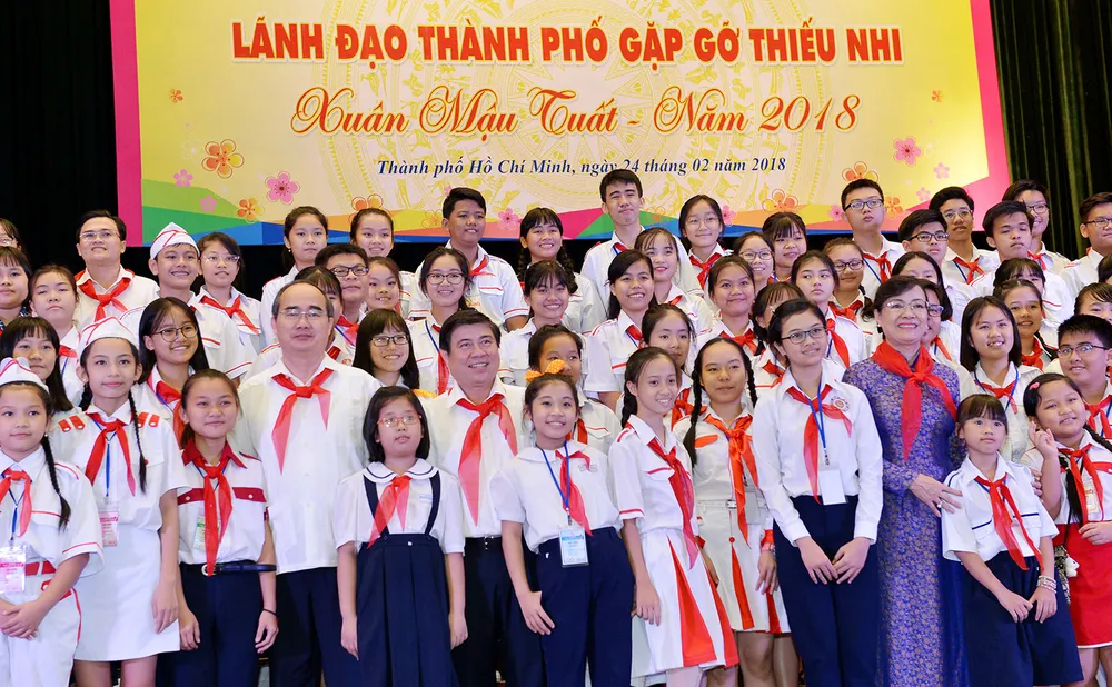 Lãnh đạo TPHCM gặp gỡ 170 thiếu nhi nhân dịp đầu xuân 2018 ảnh 1