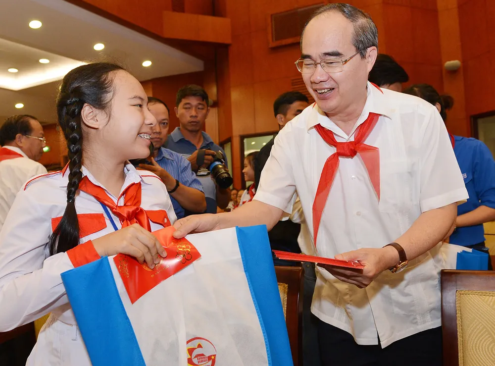 Lãnh đạo TPHCM gặp gỡ 170 thiếu nhi nhân dịp đầu xuân 2018 ảnh 2
