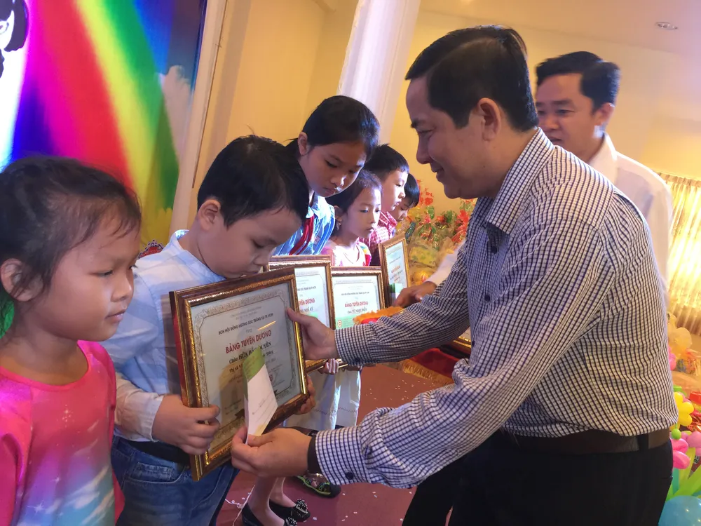 Họp mặt, tuyên dương thiếu nhi Sóc Trăng tại TPHCM ảnh 2