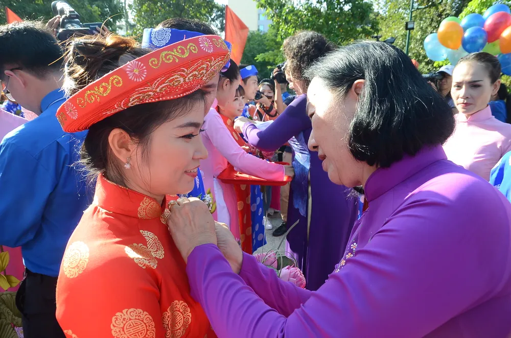 100 cặp đôi công nhân nên duyên mừng ngày Quốc khánh 2-9 ảnh 1