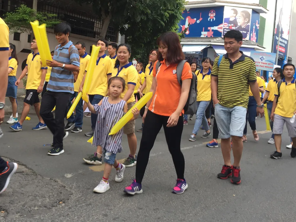 4.000 người đi bộ ủng hộ hơn 6,8 tỷ đồng chăm lo người nghèo ảnh 2