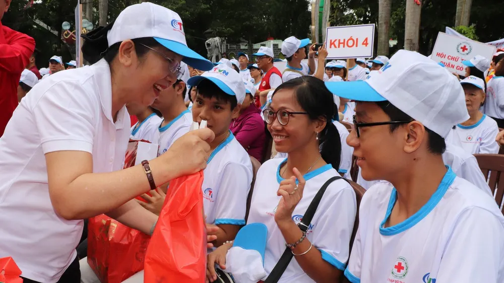 Hơn 5.000 người đi bộ Vì nạn nhân chất độc da cam ảnh 5