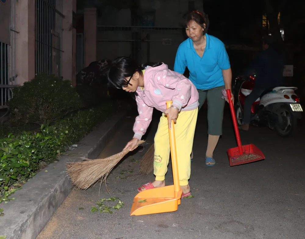 Ra quân dọn vệ sinh trên địa bàn dân cư  ​ ảnh 2