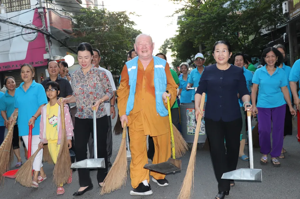 Ra quân dọn vệ sinh trên địa bàn dân cư  ​ ảnh 4