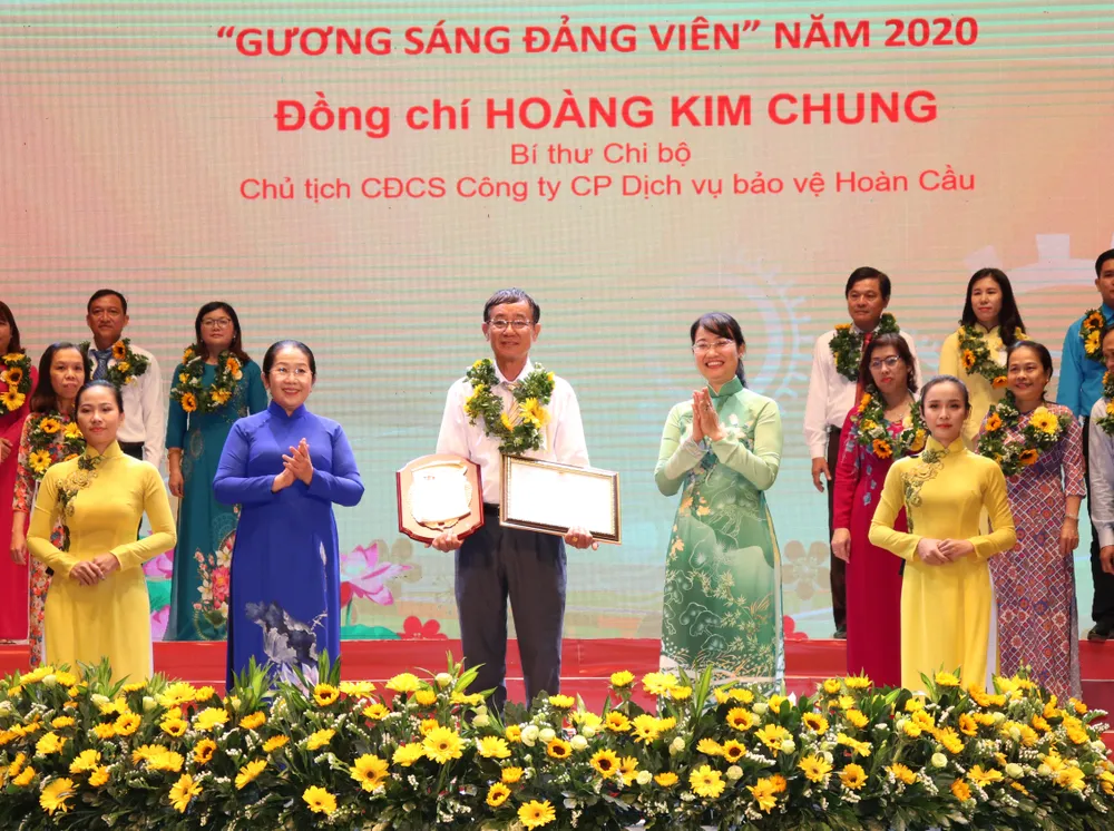 Tuyên dương 90 gương đảng viên cán bộ công đoàn cơ sở ảnh 1