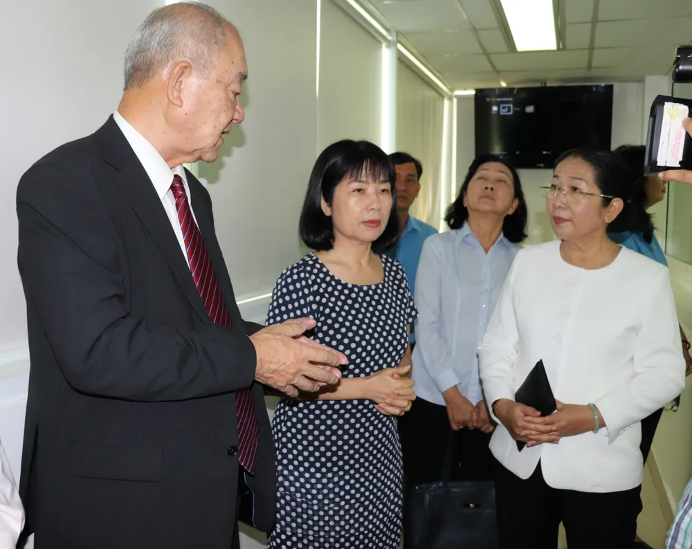 Lãnh đạo Thành ủy TPHCM thăm, chúc tết các đơn vị, doanh nghiệp, cá nhân trên địa bàn thành phố ảnh 1