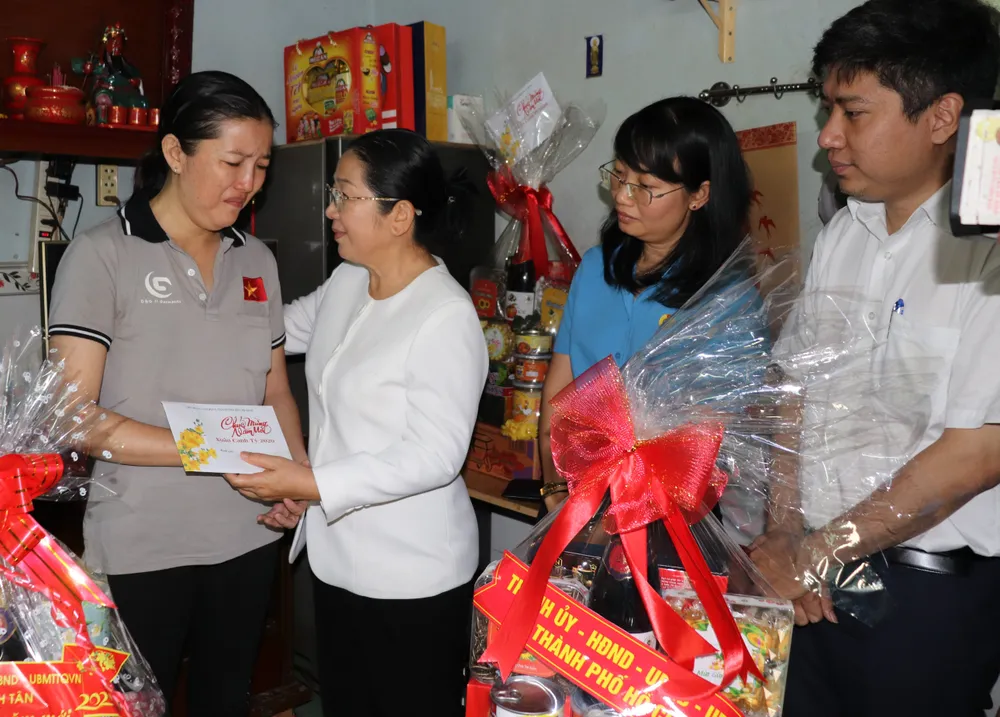 Lãnh đạo Thành ủy TPHCM thăm, chúc tết các đơn vị, doanh nghiệp, cá nhân trên địa bàn thành phố ảnh 3