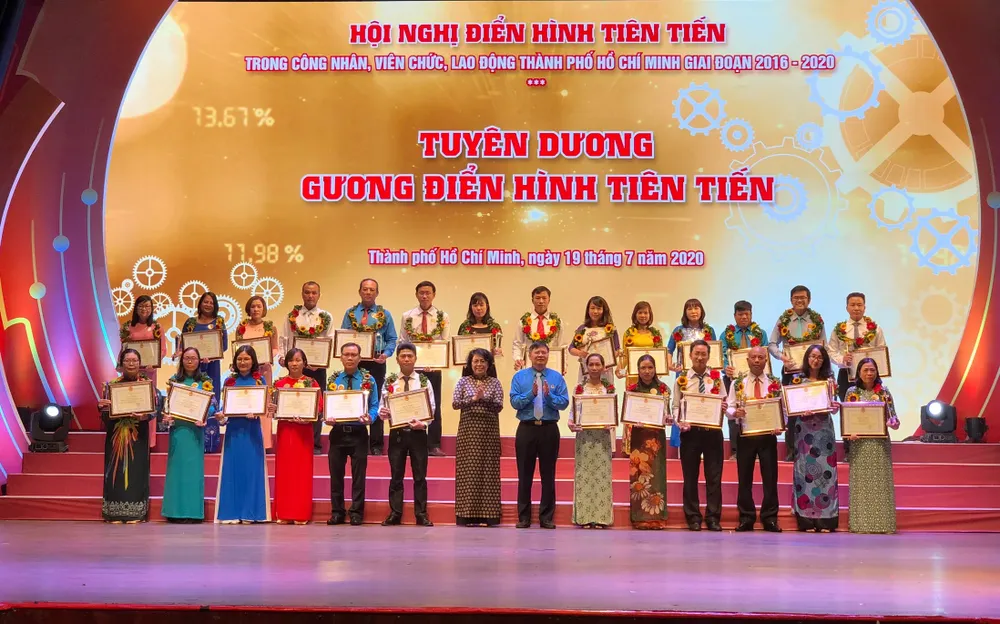 TPHCM tuyên dương 212 điển hình người lao động ảnh 3