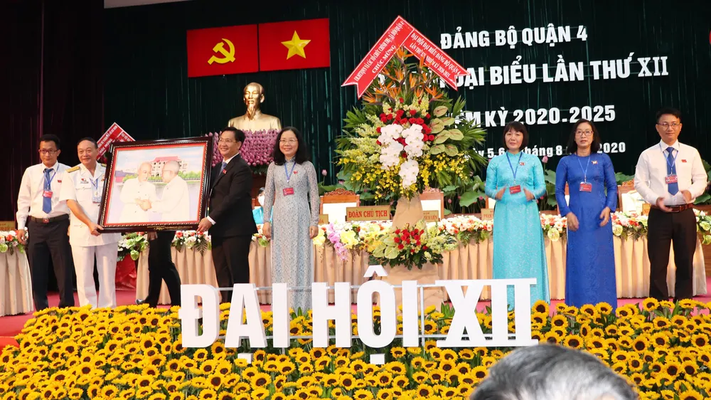 Quận 4 tập trung di dời, tái định cư cho người dân có nhà trên kênh rạch ảnh 1