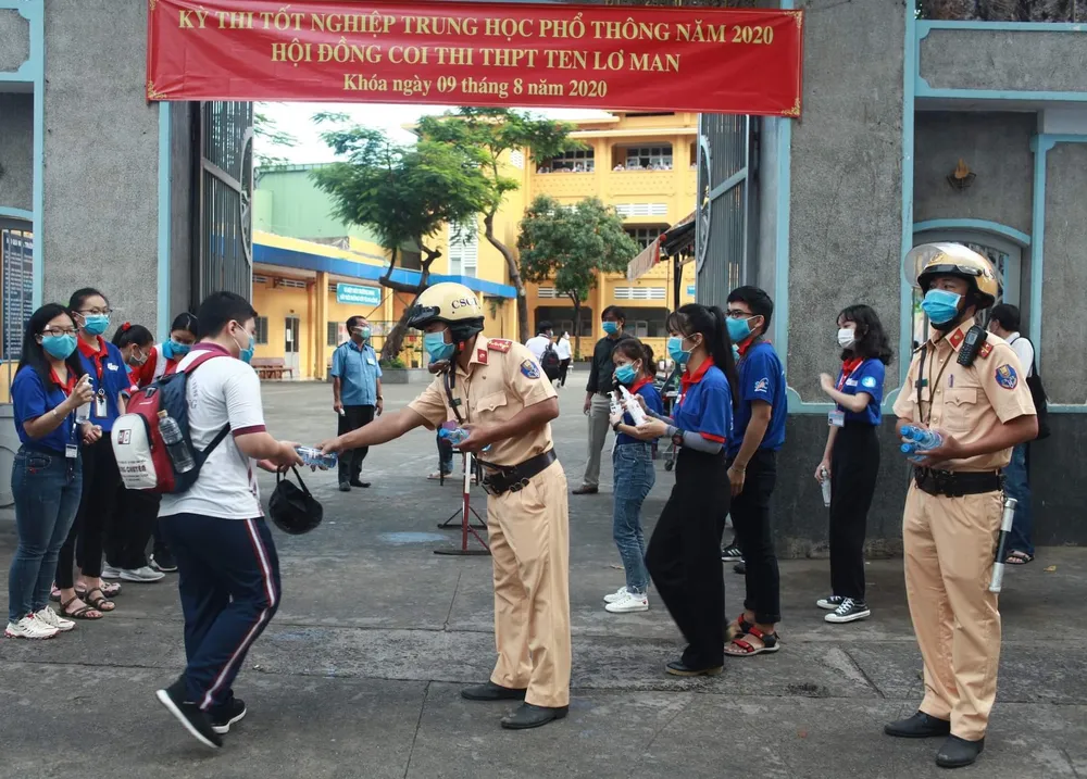 Tuổi trẻ TPHCM ra quân đảm bảo giao thông kỳ thi THPT ảnh 1