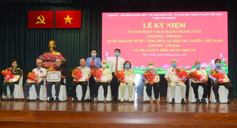 Quận 10 trao Huy hiệu Đảng đợt 2-9-2020 ảnh 5