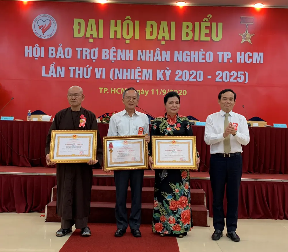 Nhân niềm vui, hạnh phúc cho bệnh nhân nghèo  ​ ảnh 3