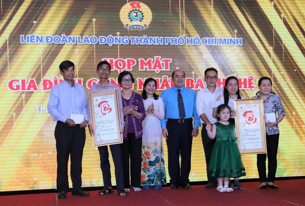 Những gia đình công nhân ba thế hệ tiêu biểu tại lễ tuyên dương