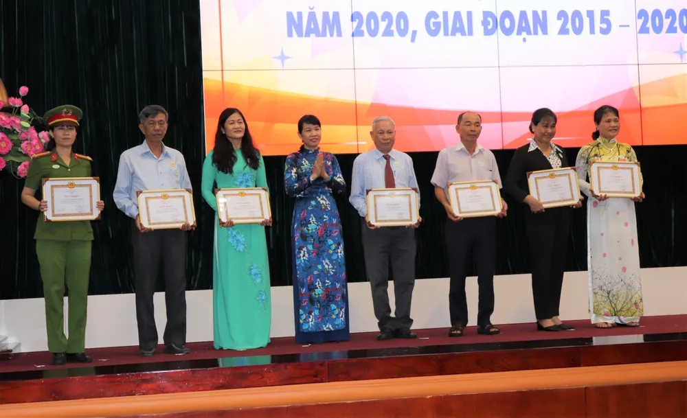 Tuyên dương gia đình dân vận khéo  ​ ảnh 1