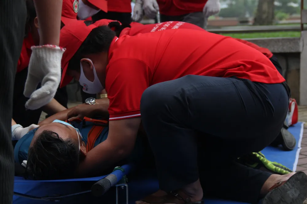 Hơn 2.350 người diễn tập chữa cháy tại tòa nhà cao tầng ảnh 2