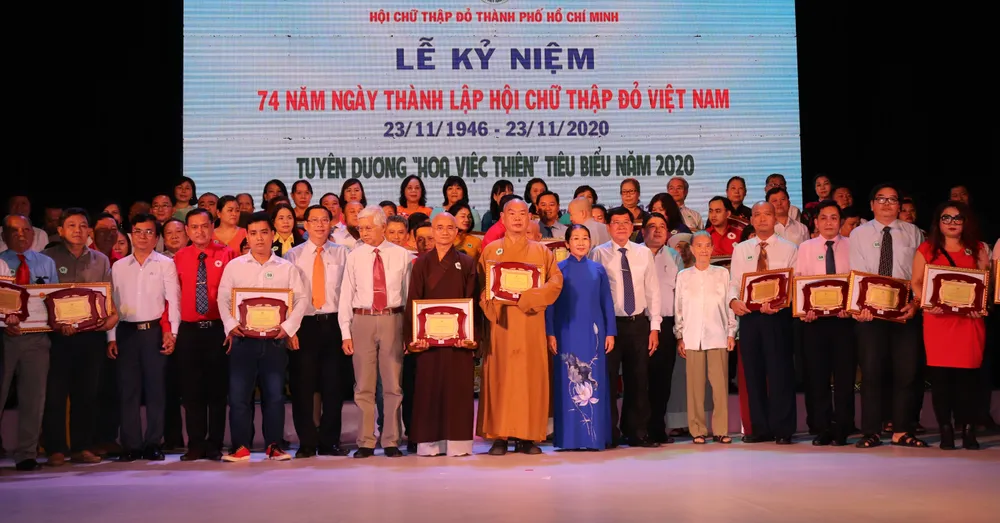 “Hoa việc thiện” giúp lan tỏa nghĩa tình của TPHCM ảnh 2