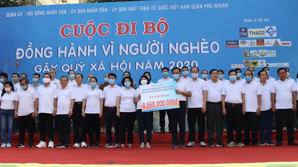 4.000 người đi bộ ủng hộ hơn 8,6 tỷ đồng chăm lo người nghèo ảnh 2