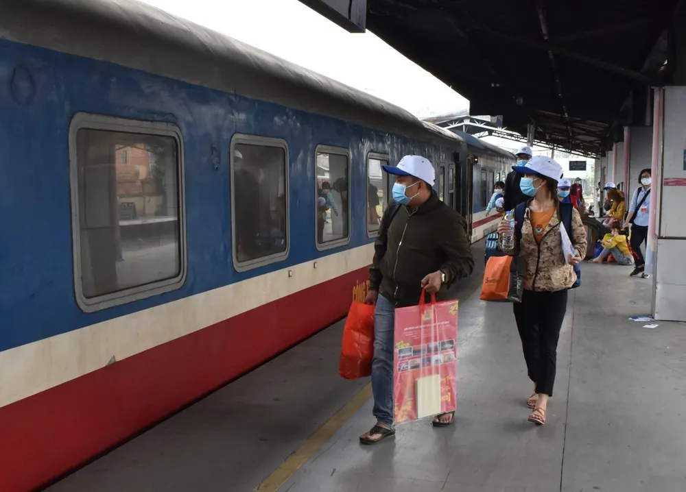 Niềm vui sum vầy trên “Chuyến tàu mùa xuân” ảnh 1