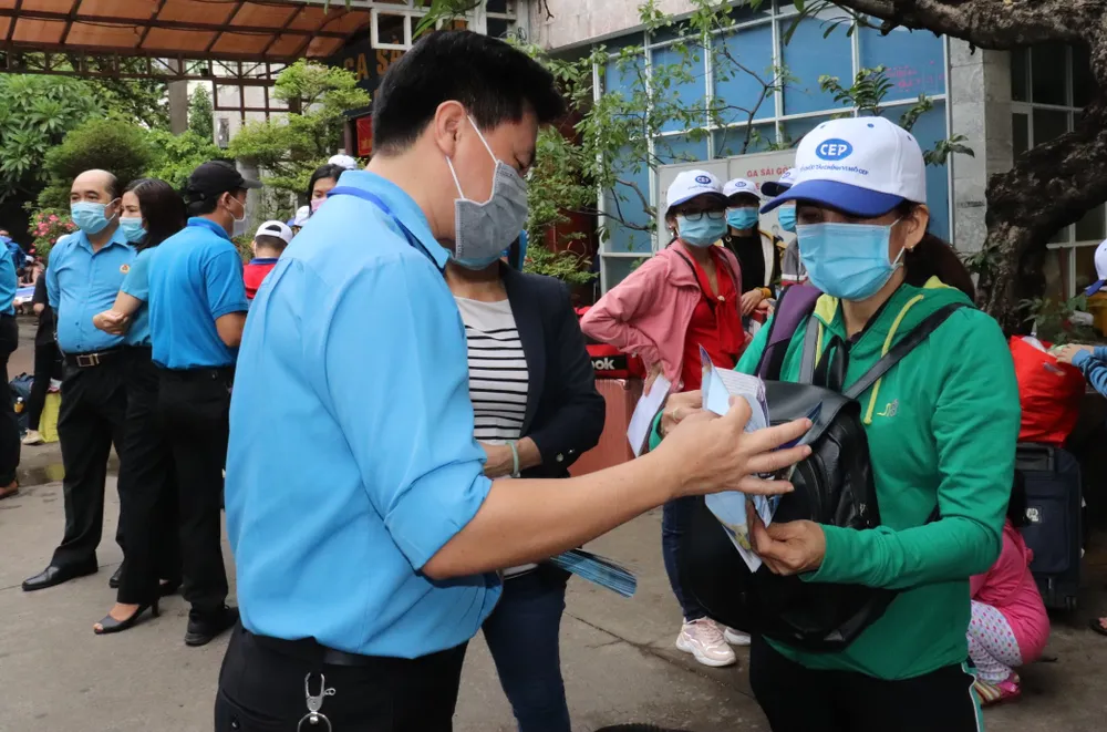 Niềm vui sum vầy trên “Chuyến tàu mùa xuân” ảnh 3