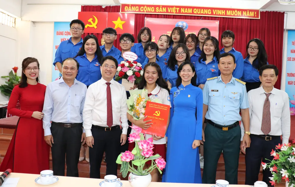 Kết nạp đảng viên là học sinh Trung học phổ thông ảnh 2