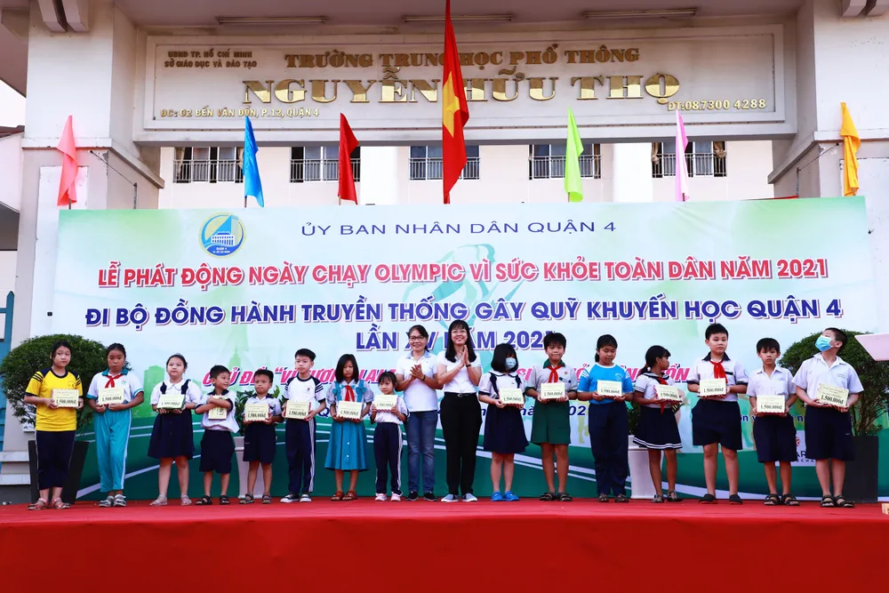 Đi bộ ủng hộ hơn 650 triệu đồng cho quỹ khuyến học ảnh 3