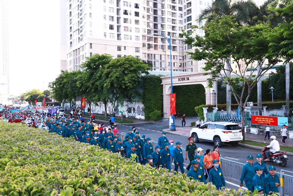 Đi bộ ủng hộ hơn 650 triệu đồng cho quỹ khuyến học ảnh 2