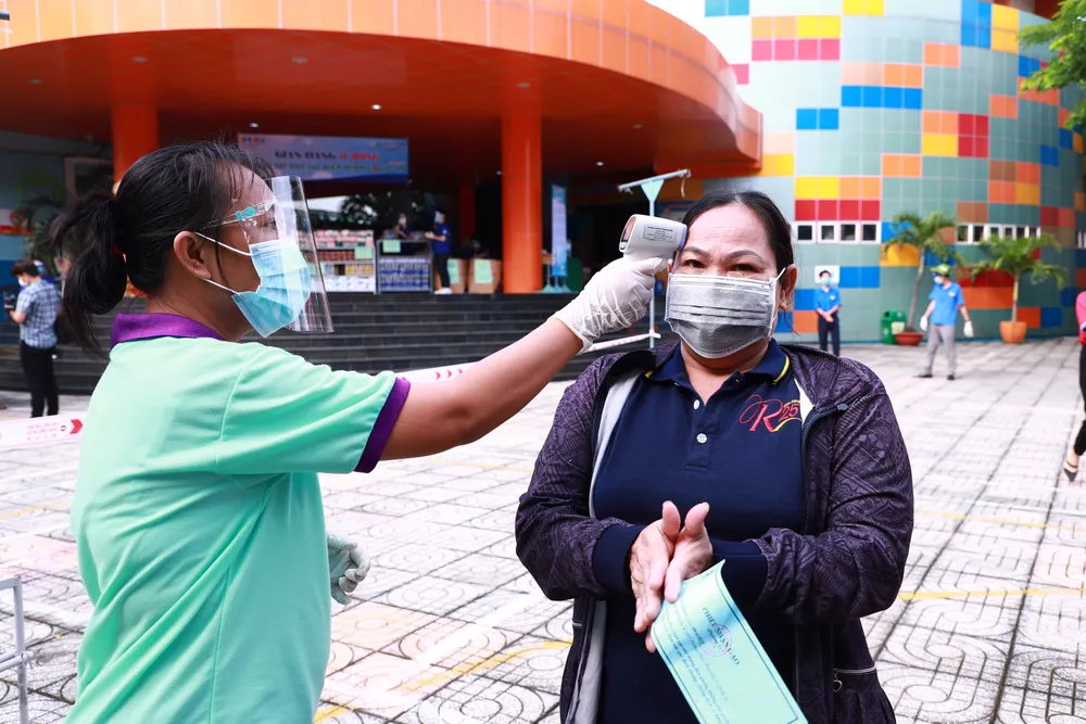 Quận 4, quận 7 triển khai “ATM gạo” miễn phí cho người khó khăn ảnh 1