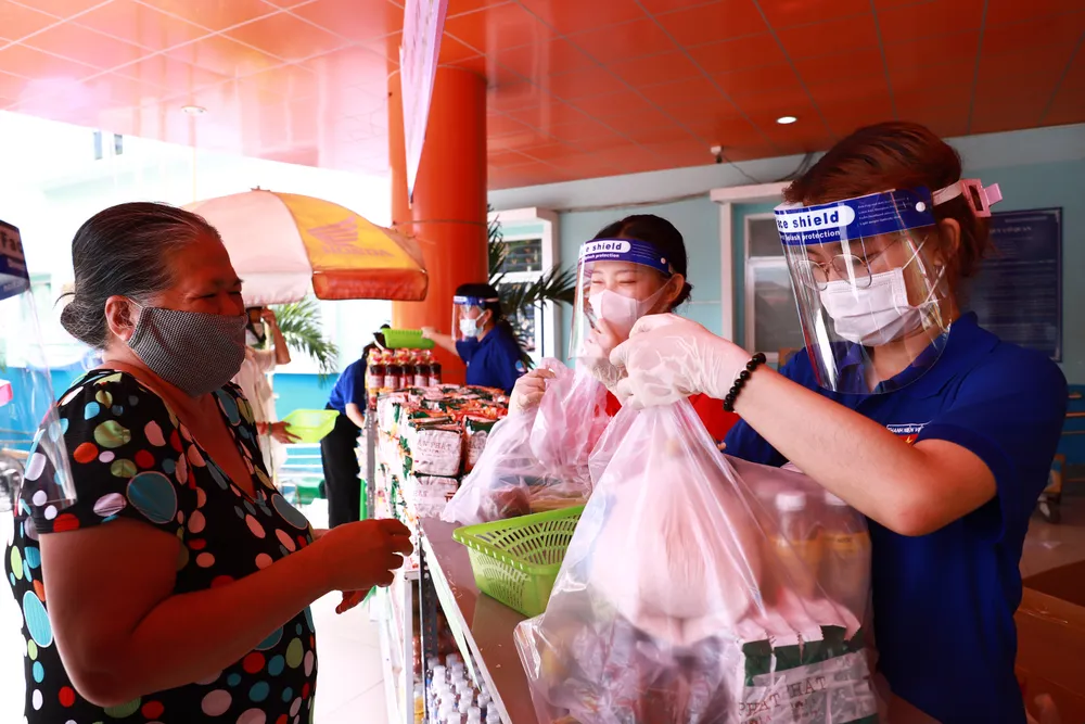 Quận 4, quận 7 triển khai “ATM gạo” miễn phí cho người khó khăn ảnh 2